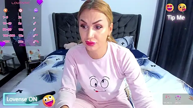 GlossyDiamondX online show from March 14, 2026, 5:02 am