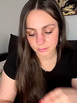 Loella-Rose online show from December 16, 2025, 9:47 am