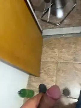 Snapshot of Luizcalado20 chatting on March 8, 2025, 6:10 am Luizcalado20 online show from March 8, 2025, 6:10 am