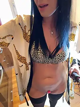 Snapshot of Hotmomcheckk_ chatting on November 4, 2025, 11:31 am Hotmomcheckk online show from November 4, 2025, 11:31 am