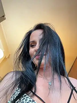 Snapshot of Hotmomcheckk_ chatting on November 12, 2025, 12:27 pm Hotmomcheckk online show from November 12, 2025, 12:27 pm