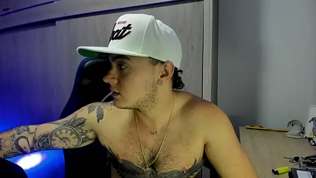 male pussy online show from January 12, 2026, 10:37 pm