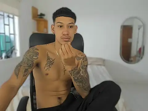 Snapshot of slim_master12 chatting on September 24, 2025, 1:36 pm slim master12 online show from September 24, 2025, 1:36 pm