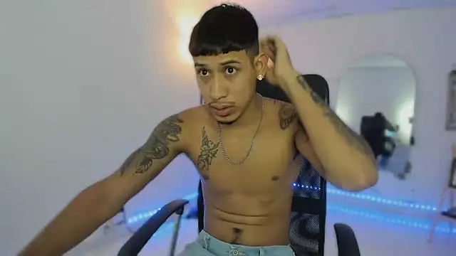 Snapshot of slim_master12 chatting on December 17, 2025, 9:32 pm slim master12 online show from December 17, 2025, 9:32 pm