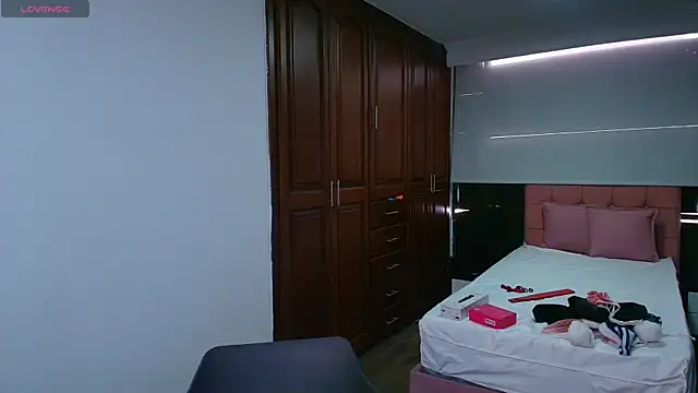 Raquel jones online show from September 10, 2025, 6:52 pm