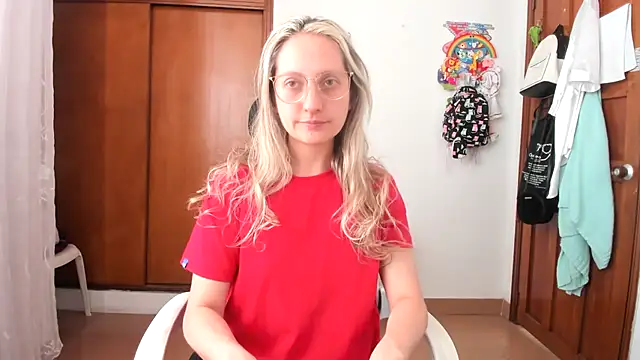 Snapshot of Adele_johnsonn1 chatting on November 18, 2025, 3:27 pm Adele johnsonn1 online show from November 18, 2025, 3:27 pm