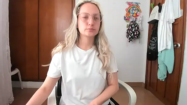 Snapshot of Adele_johnsonn1 chatting on November 19, 2025, 3:45 pm Adele johnsonn1 online show from November 19, 2025, 3:45 pm