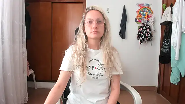 Snapshot of Adele_johnsonn1 chatting on November 20, 2025, 4:07 pm Adele johnsonn1 online show from November 20, 2025, 4:07 pm