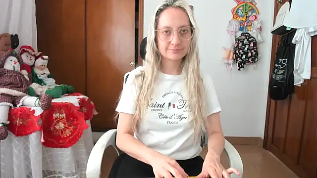 Snapshot of Adele_johnsonn1 chatting on December 3, 2025, 3:54 pm Adele johnsonn1 online show from December 3, 2025, 3:54 pm