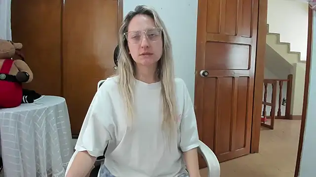 Snapshot of Adele_johnsonn1 chatting on July 9, 2026, 5:39 pm Adele johnsonn1 online show from July 9, 2026, 5:39 pm