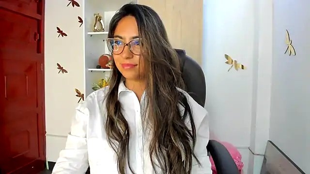 Isabellaa22 1 online show from October 30, 2025, 6:19 pm