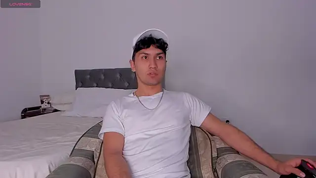 Snapshot of Valerio_James7 chatting on January 21, 2025, 6:43 am Valerio James7 online show from January 21, 2025, 6:43 am