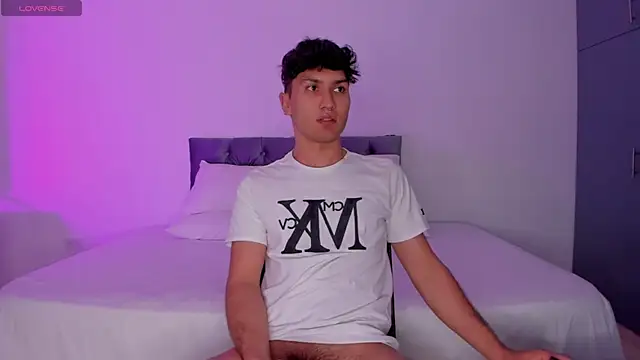 Snapshot of Valerio_James7 chatting on March 3, 2025, 11:03 pm Valerio James7 online show from March 3, 2025, 11:03 pm