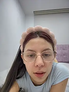 Snapshot of Bonniepark chatting on March 4, 2026, 11:00 pm Bonniepark online show from March 4, 2026, 11:00 pm