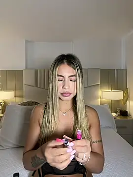  laura 02 online show from March 21, 2026, 6:55 pm