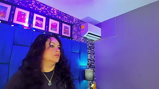 Snapshot of hanny_milf chatting on November 8, 2025, 11:43 am hanny milf online show from November 8, 2025, 11:43 am