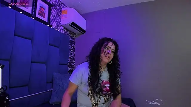 Snapshot of hanny_milf chatting on November 20, 2025, 11:32 am hanny milf online show from November 20, 2025, 11:32 am