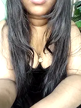 Idhika Paul online show from December 21, 2025, 10:50 pm