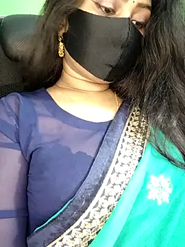 Idhika Paul online show from March 8, 2026, 2:04 am