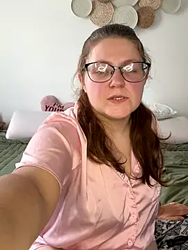 Snapshot of sexybee124 chatting on October 15, 2025, 3:12 pm sexybee124 online show from October 15, 2025, 3:12 pm