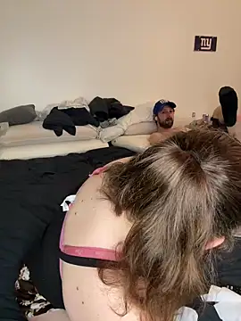 Snapshot of sexybee124 chatting on April 14, 2026, 3:45 am sexybee124 online show from April 14, 2026, 3:45 am