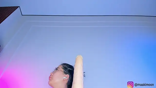 Snapshot of maakimo chatting on December 22, 2025, 4:09 am maakimo online show from December 22, 2025, 4:09 am