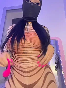 kamila french online show from February 28, 2026, 11:06 pm