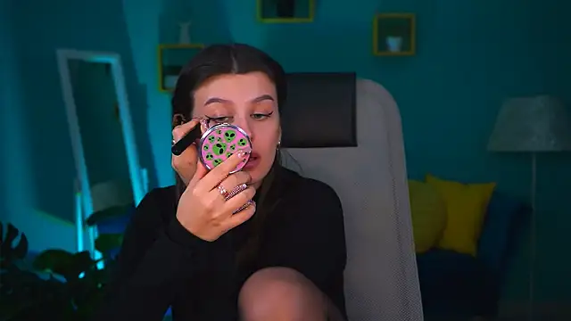 NicoleMun online show from February 7, 2025, 5:07 pm