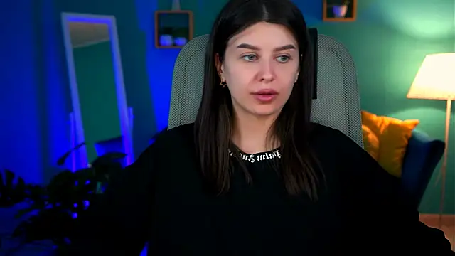 NicoleMun online show from February 19, 2025, 6:32 pm