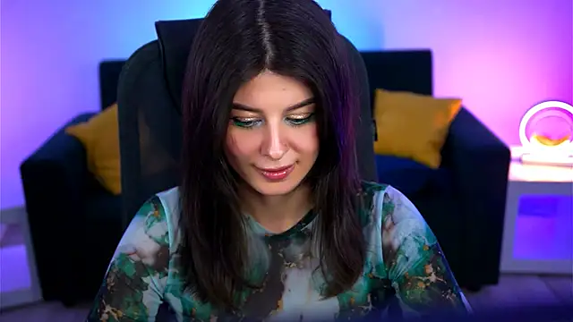 NicoleMun online show from March 4, 2025, 5:45 pm