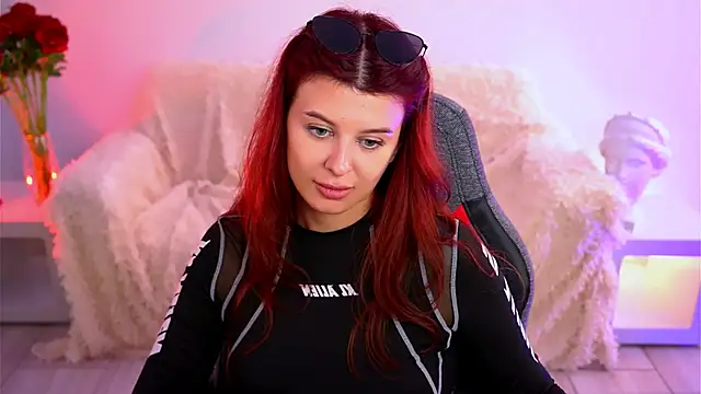 NicoleMun online show from April 15, 2026, 1:18 pm