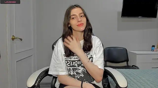 broosnica1 online show from December 23, 2025, 6:55 am