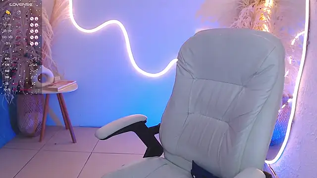 ViolettaHotLatin  online show from November 26, 2025, 12:39 pm