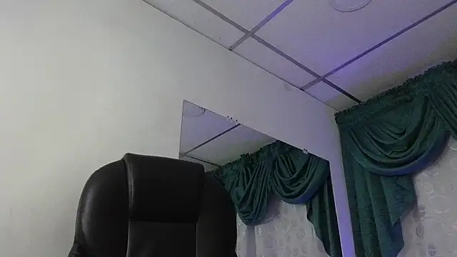 Snapshot of Stuart_Boy_ chatting on January 10, 2025, 3:18 am Stuart Boy online show from January 10, 2025, 3:18 am