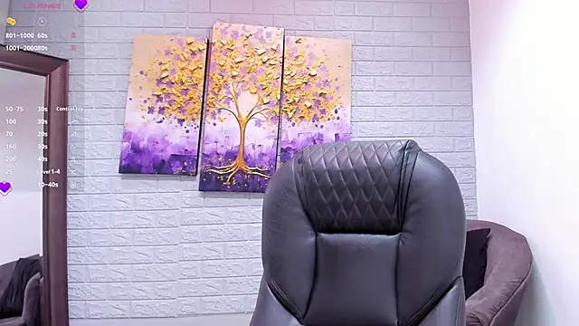  AlejaCruz  online show from May 12, 2026, 6:27 pm