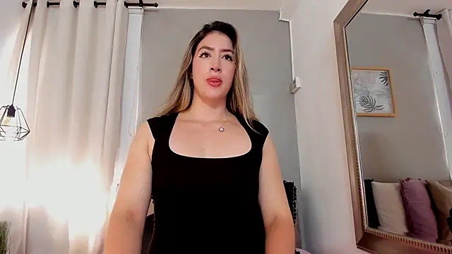  AlejaCruz  online show from May 30, 2026, 7:33 pm