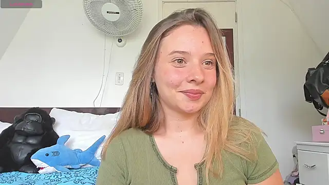 Sophy Bunny online show from May 6, 2026, 4:12 pm