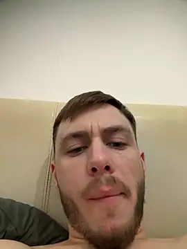 Snapshot of Julian128 chatting on February 22, 2025, 10:42 pm Julian128 online show from February 22, 2025, 10:42 pm