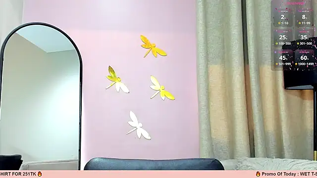 Snapshot of _LaraMom_ chatting on March 15, 2025, 12:24 pm LaraMom online show from March 15, 2025, 12:24 pm