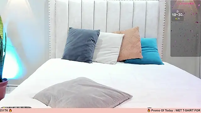 Snapshot of _LaraMom_ chatting on March 20, 2025, 3:14 pm LaraMom online show from March 20, 2025, 3:14 pm