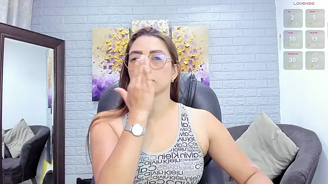  LaraMom  online show from January 7, 2026, 8:00 pm