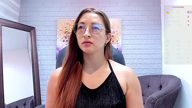  LaraMom  online show from May 21, 2026, 7:43 pm