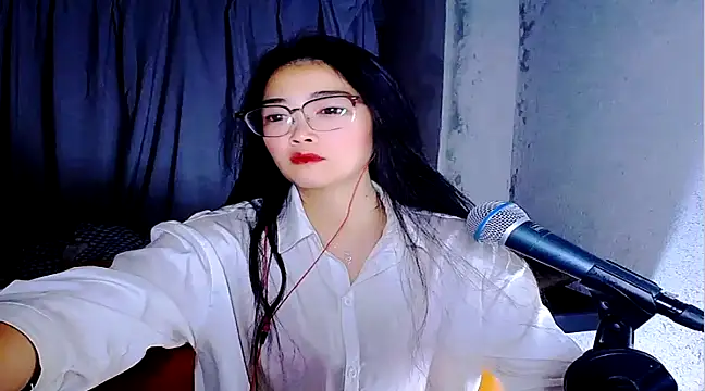 Snapshot of Floor_oo chatting on February 6, 2025, 10:32 pm Floor oo online show from February 6, 2025, 10:32 pm