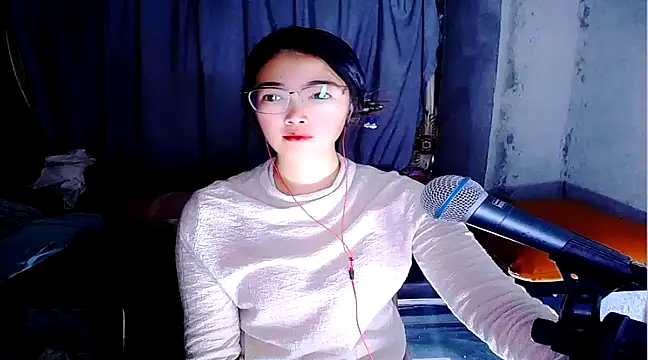 Snapshot of Floor_oo chatting on February 8, 2025, 3:10 pm Floor oo online show from February 8, 2025, 3:10 pm