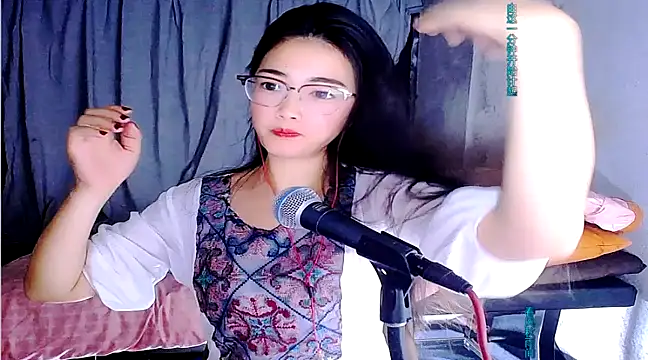 Snapshot of Floor_oo chatting on February 16, 2025, 1:16 pm Floor oo online show from February 16, 2025, 1:16 pm