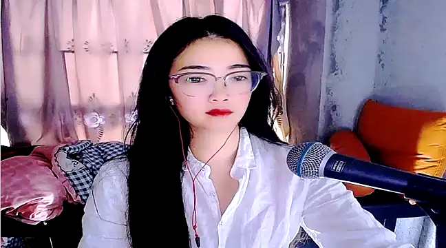 Snapshot of Floor_oo chatting on February 21, 2025, 3:56 am Floor oo online show from February 21, 2025, 3:56 am