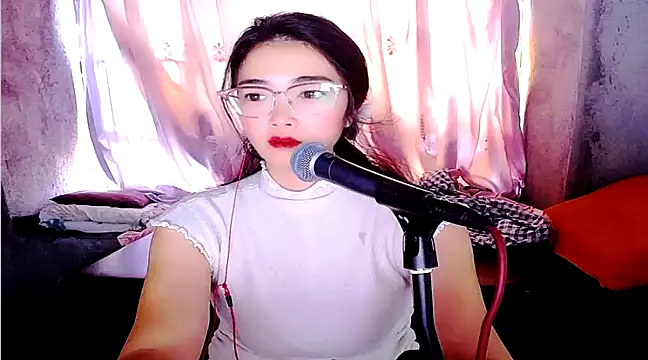 Snapshot of Floor_oo chatting on February 28, 2025, 7:37 am Floor oo online show from February 28, 2025, 7:37 am