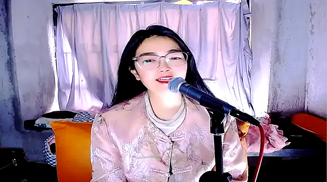 Snapshot of Floor_oo chatting on March 17, 2025, 5:45 am Floor oo online show from March 17, 2025, 5:45 am