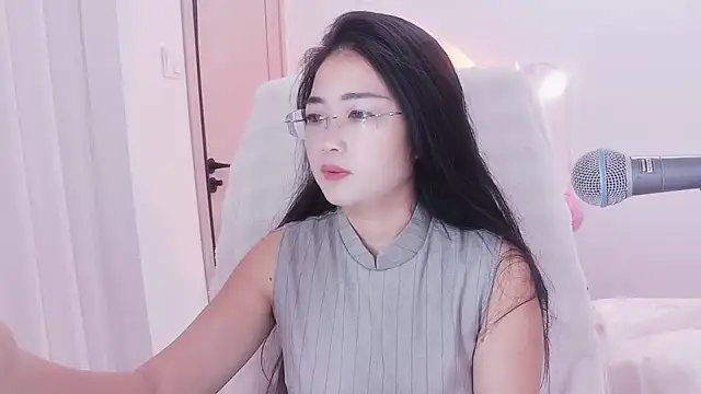 Snapshot of Floor_oo chatting on September 11, 2025, 1:33 pm Floor oo online show from September 11, 2025, 1:33 pm