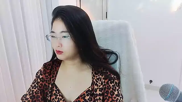 Snapshot of Floor_oo chatting on September 18, 2025, 2:52 pm Floor oo online show from September 18, 2025, 2:52 pm